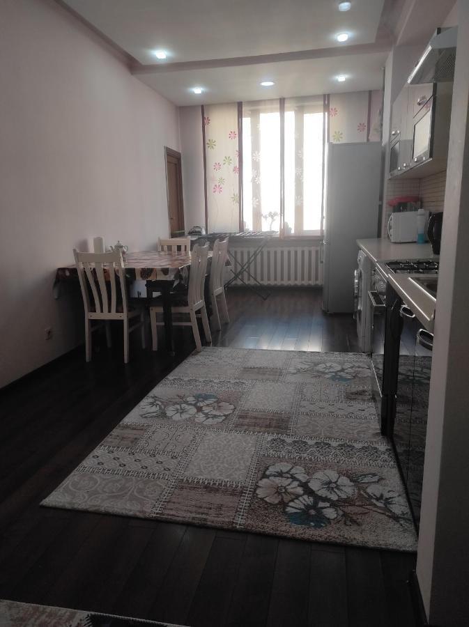 Элитная Квартира В Центре Бишкека Bishkek Ngoại thất bức ảnh